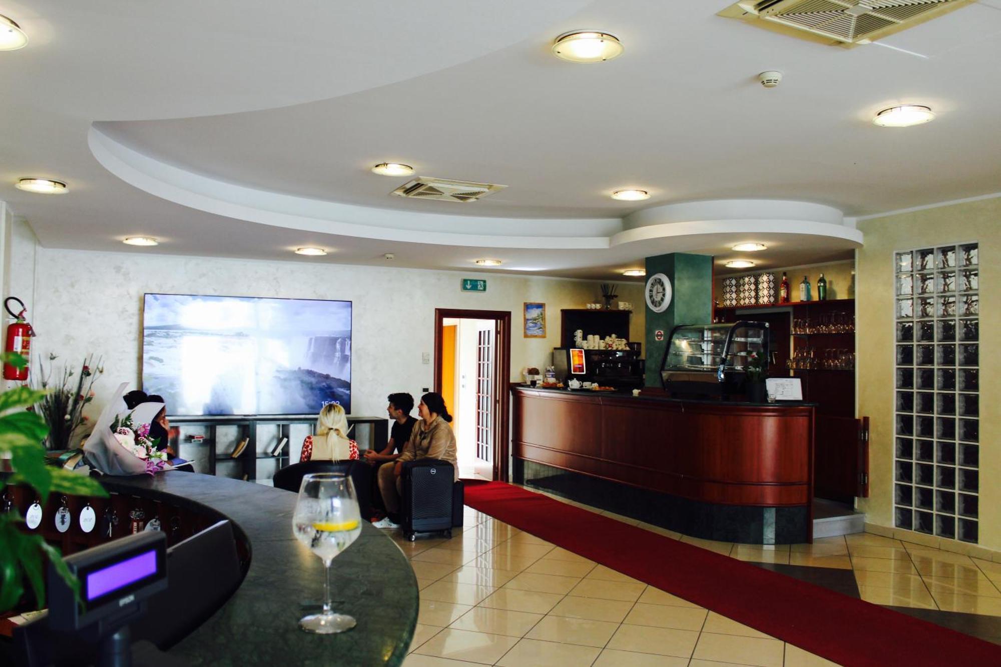 Blue Loft Hotel تْشيزيناتيكو المظهر الخارجي الصورة