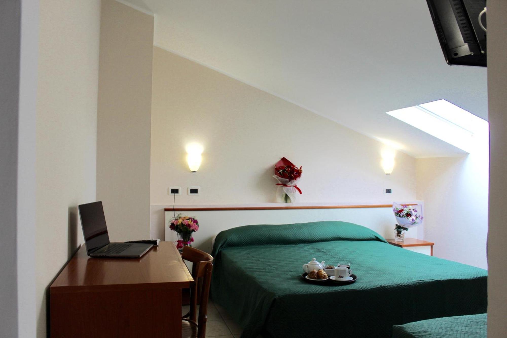 Blue Loft Hotel تْشيزيناتيكو المظهر الخارجي الصورة