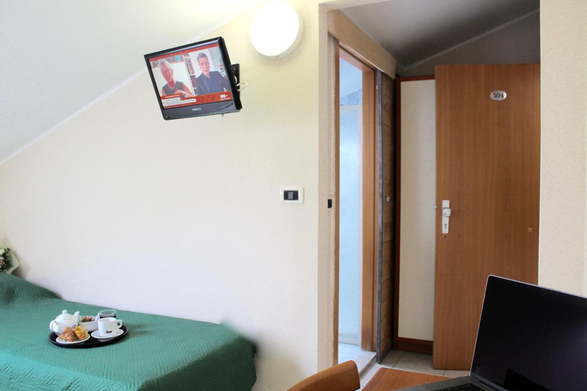 Blue Loft Hotel تْشيزيناتيكو المظهر الخارجي الصورة