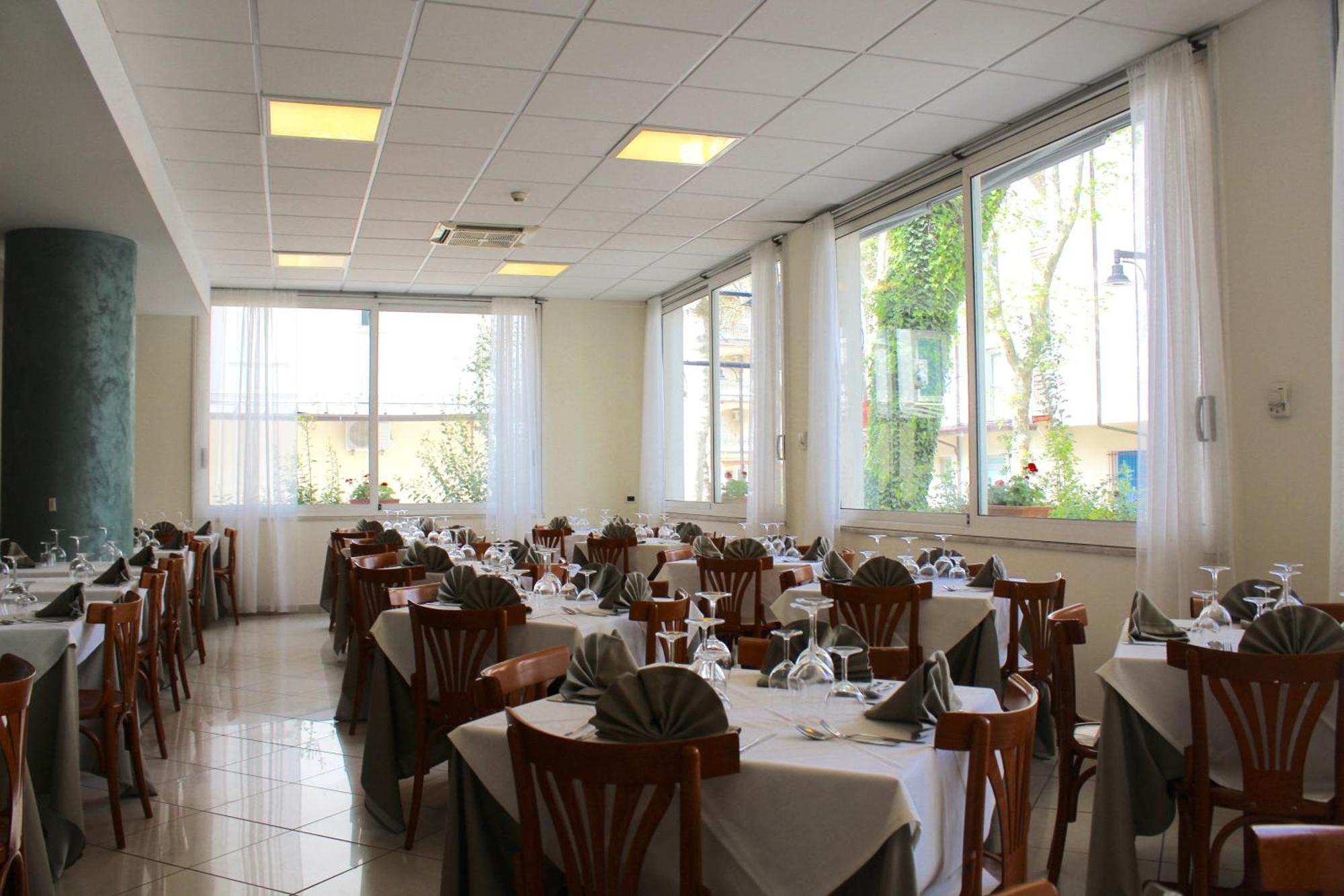 Blue Loft Hotel تْشيزيناتيكو المظهر الخارجي الصورة