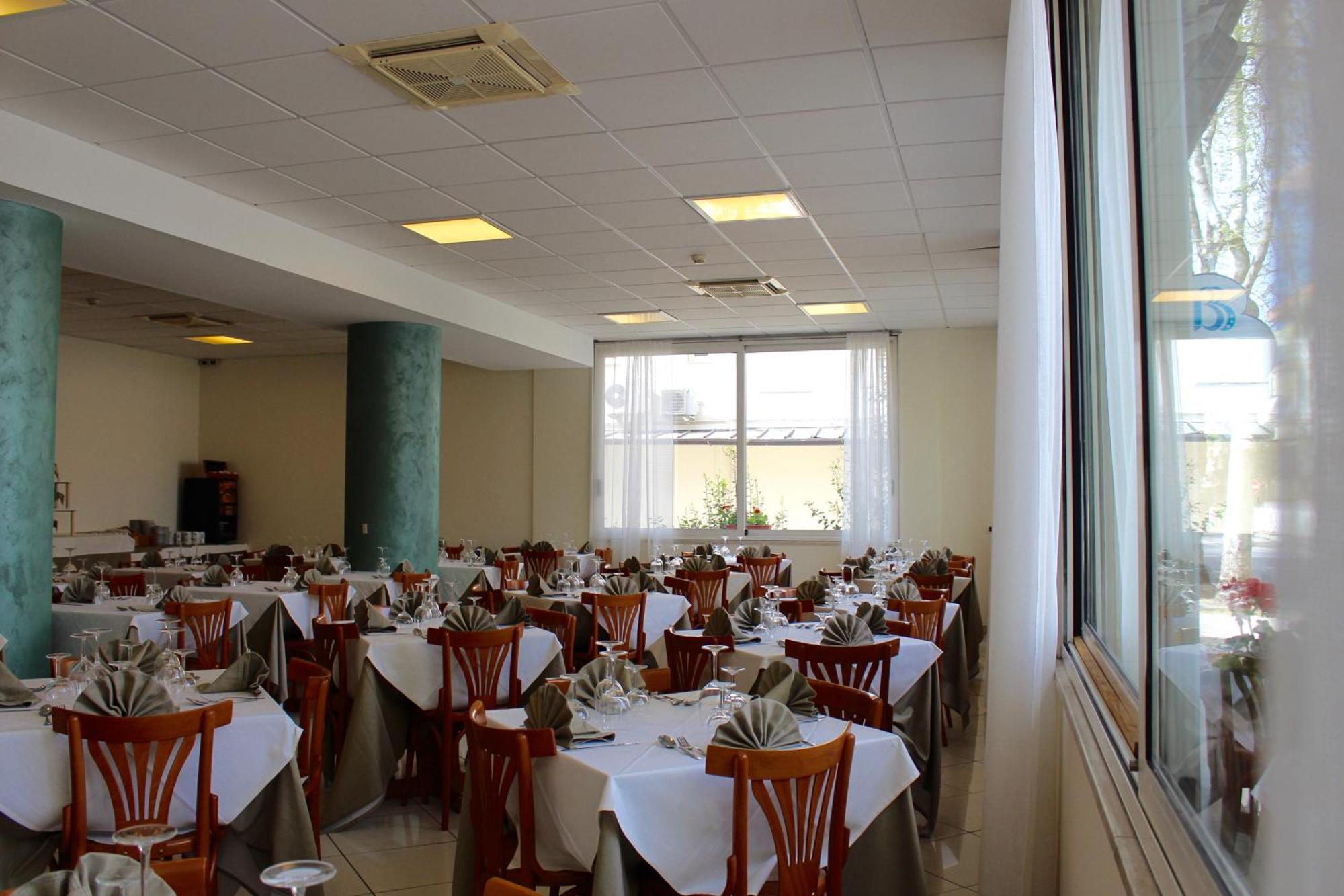 Blue Loft Hotel تْشيزيناتيكو المظهر الخارجي الصورة