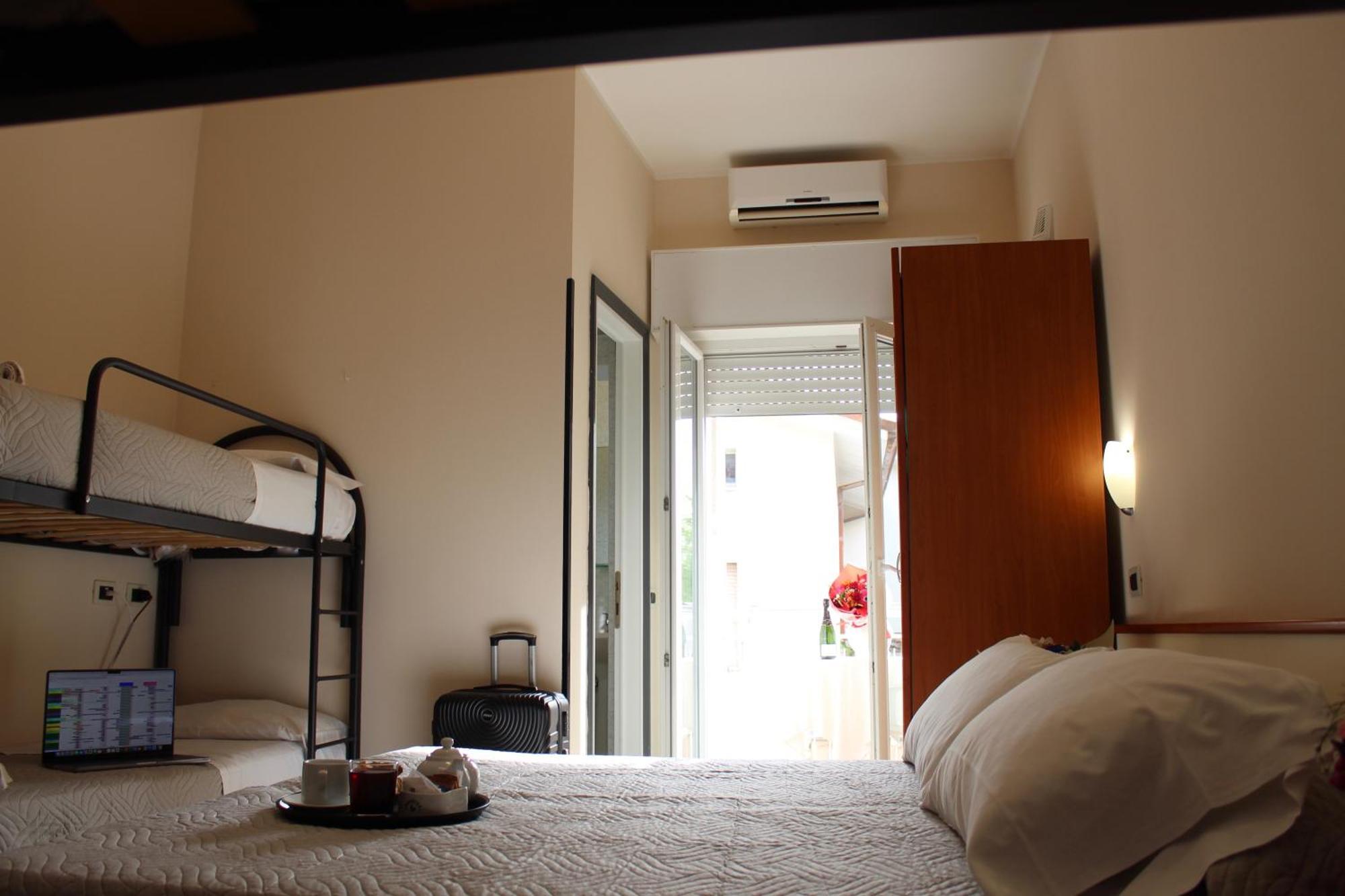 Blue Loft Hotel تْشيزيناتيكو المظهر الخارجي الصورة