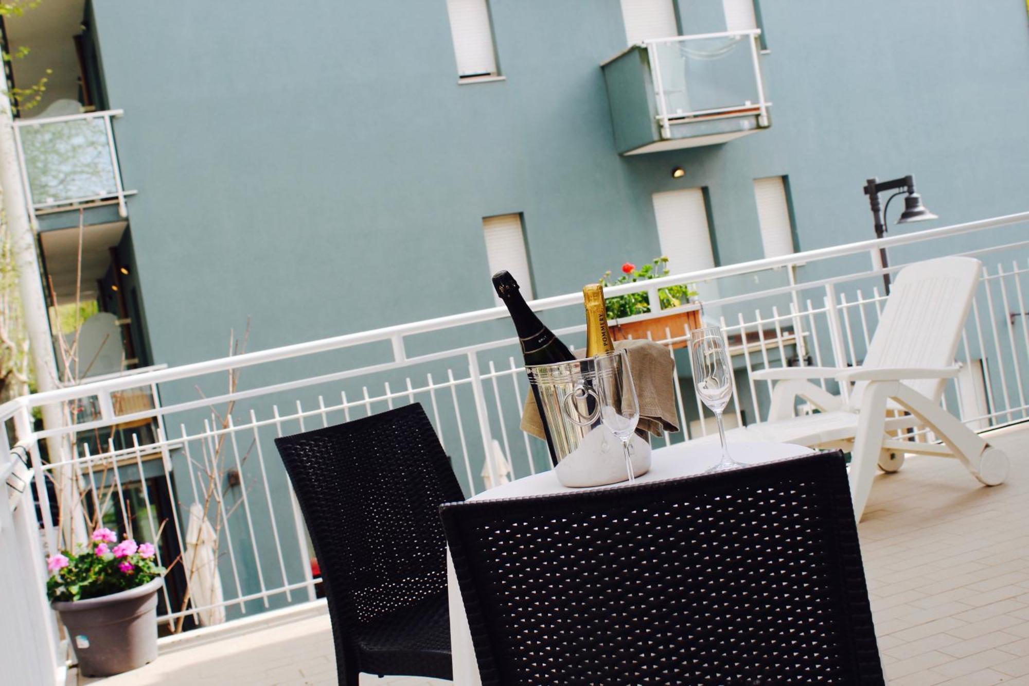 Blue Loft Hotel تْشيزيناتيكو المظهر الخارجي الصورة