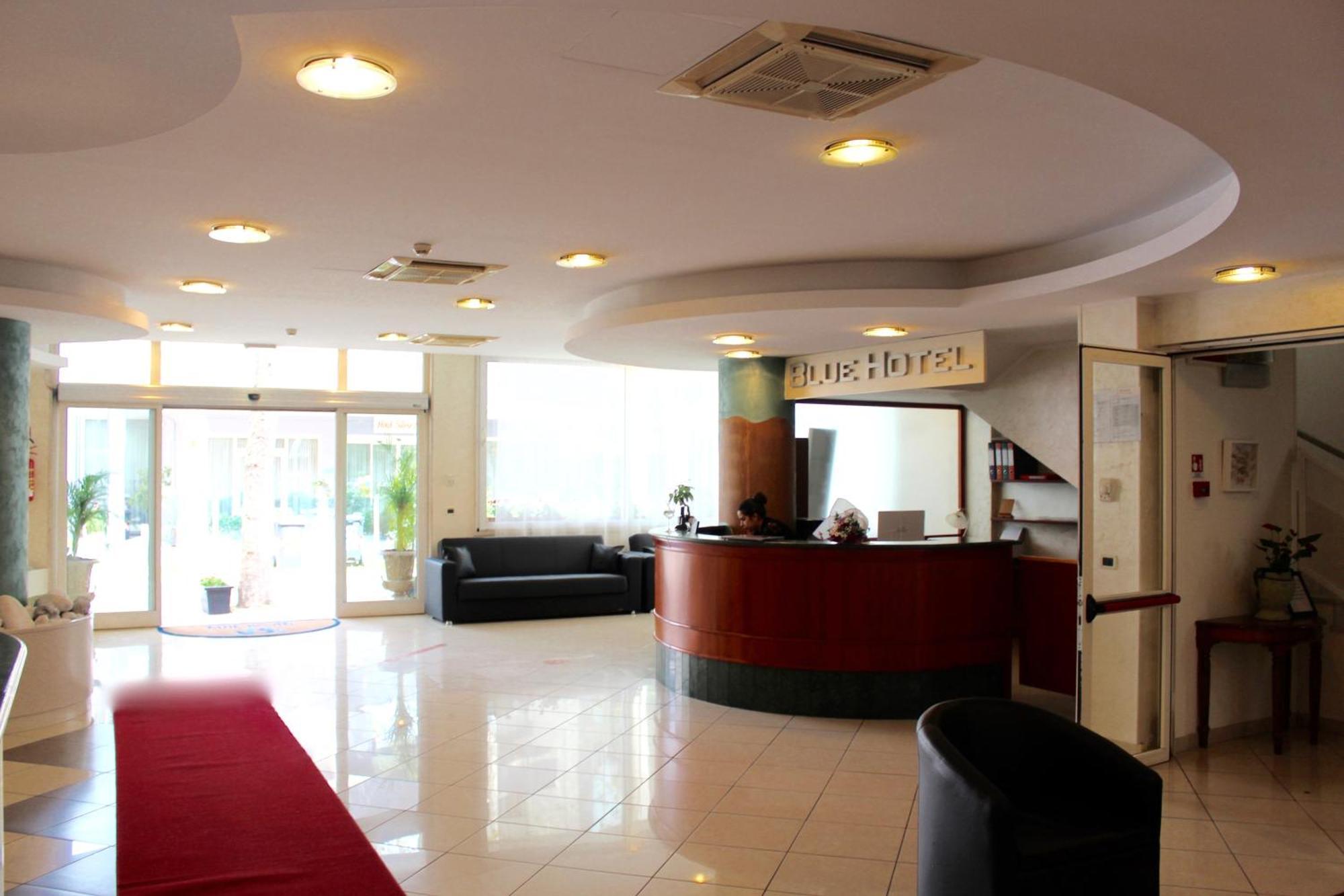 Blue Loft Hotel تْشيزيناتيكو المظهر الخارجي الصورة
