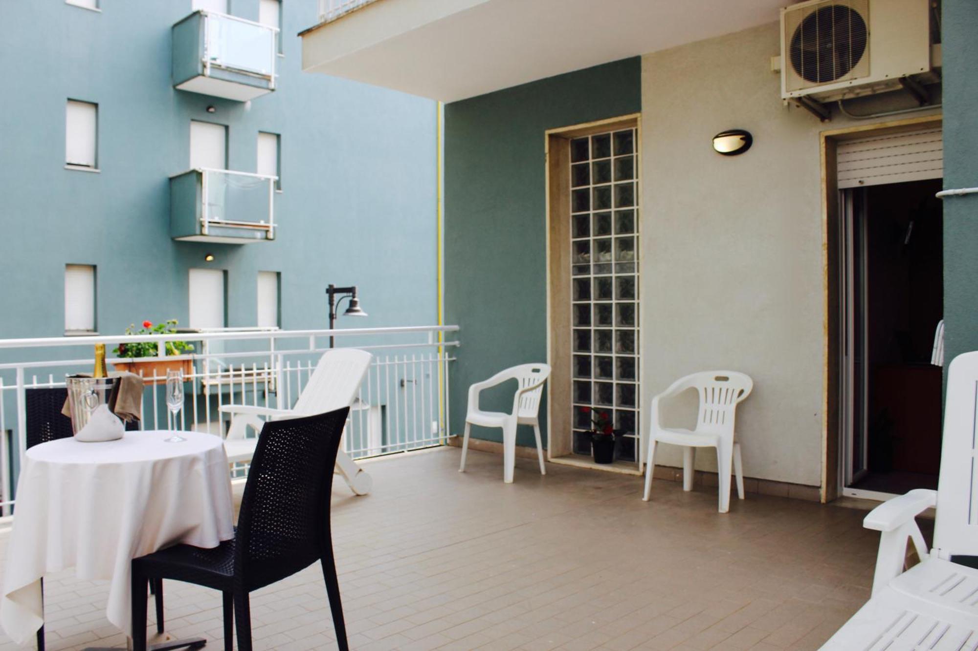 Blue Loft Hotel تْشيزيناتيكو المظهر الخارجي الصورة