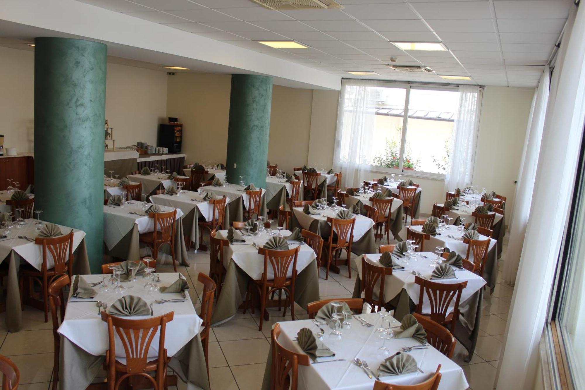 Blue Loft Hotel تْشيزيناتيكو المظهر الخارجي الصورة