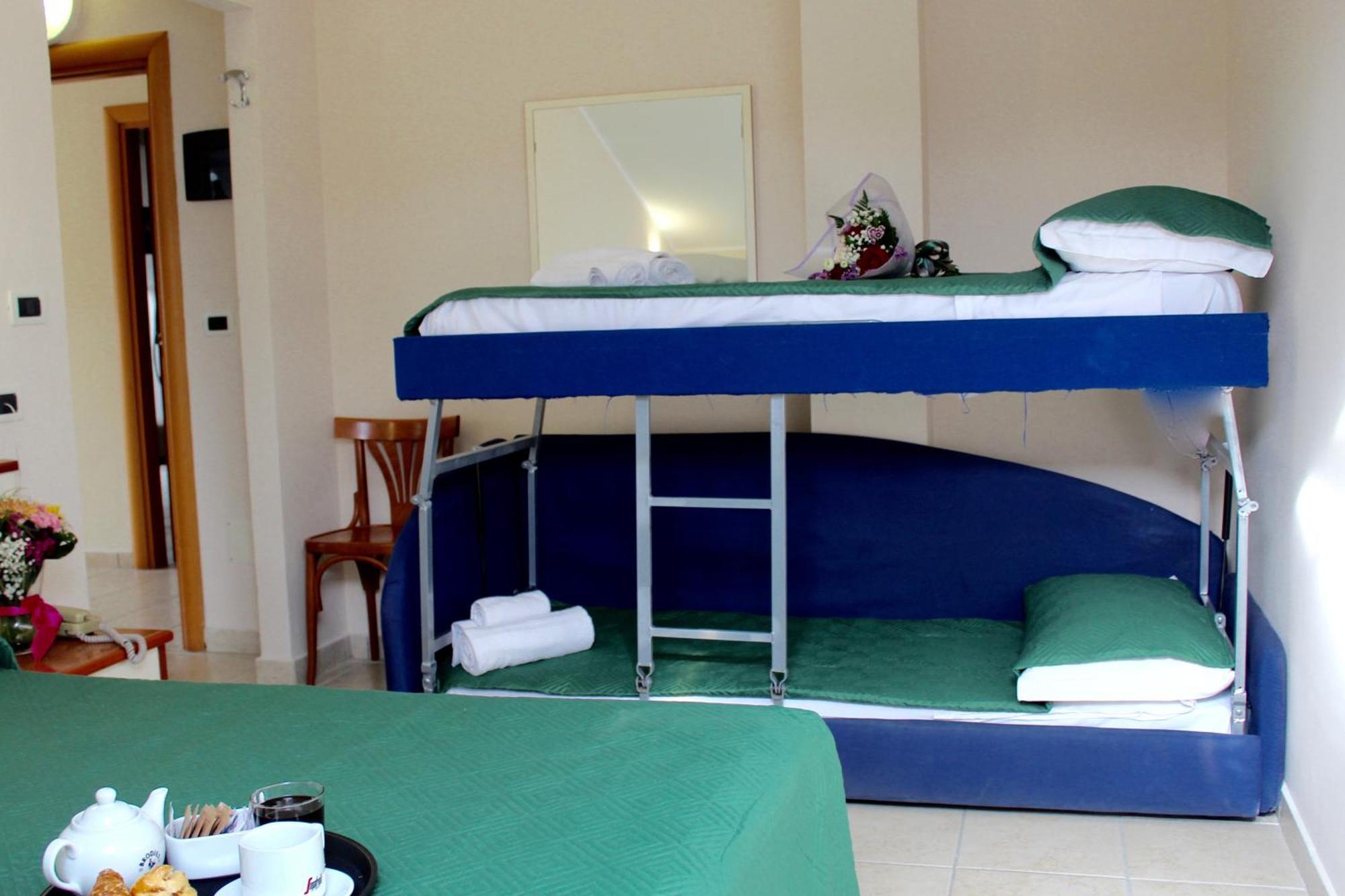 Blue Loft Hotel تْشيزيناتيكو المظهر الخارجي الصورة