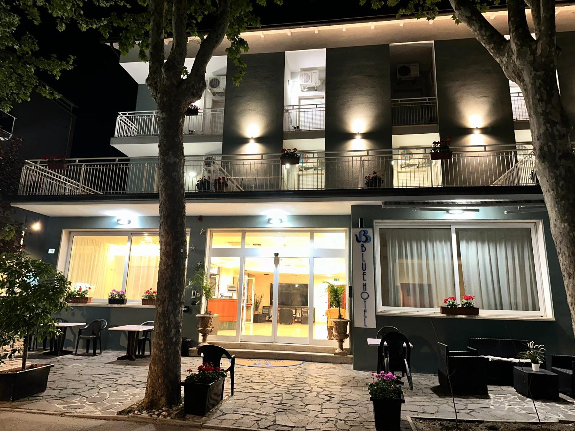 Blue Loft Hotel تْشيزيناتيكو المظهر الخارجي الصورة