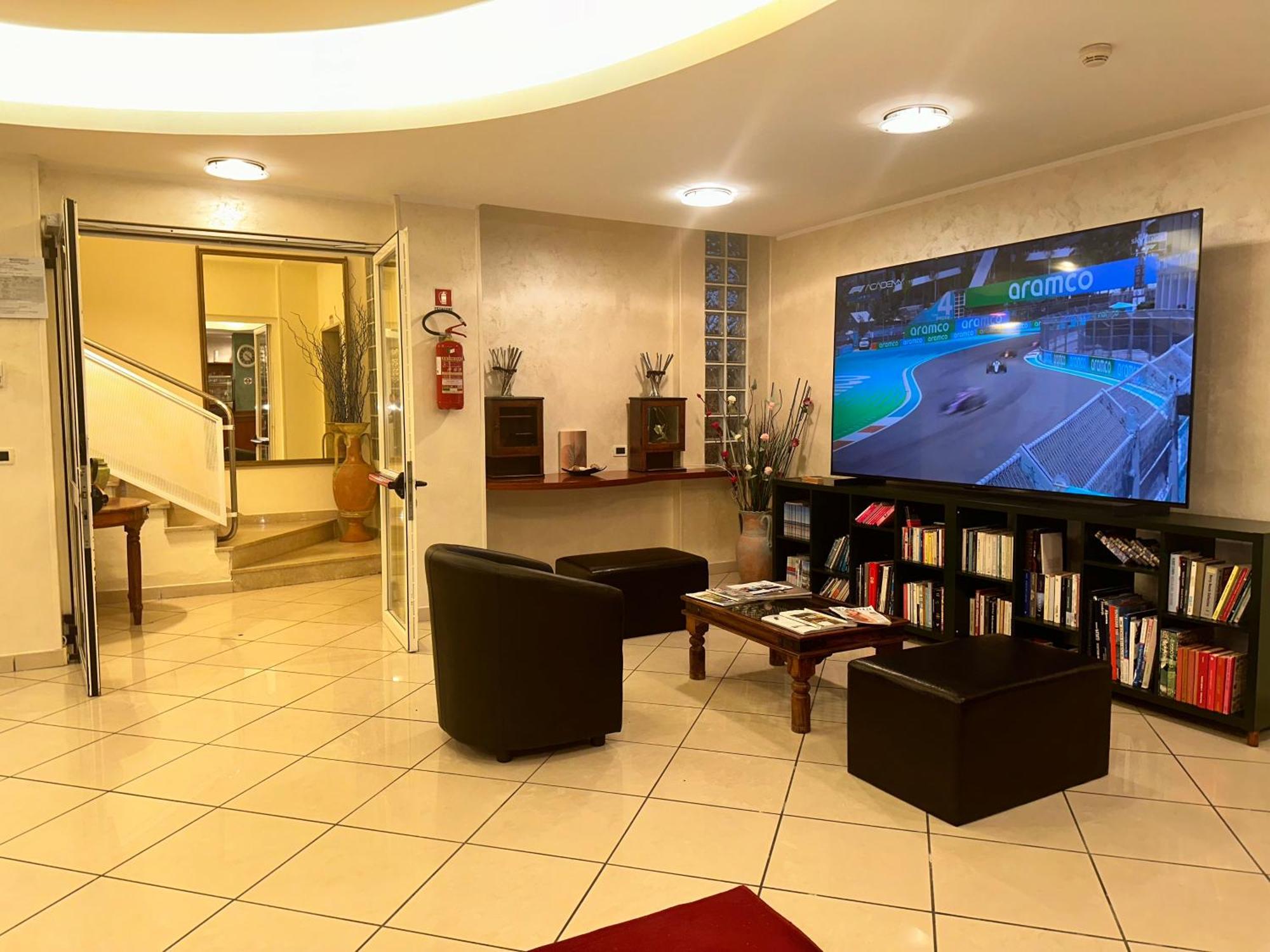 Blue Loft Hotel تْشيزيناتيكو المظهر الخارجي الصورة