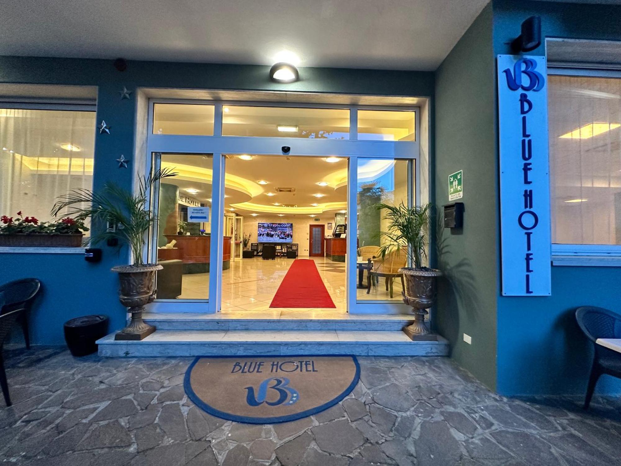 Blue Loft Hotel تْشيزيناتيكو المظهر الخارجي الصورة