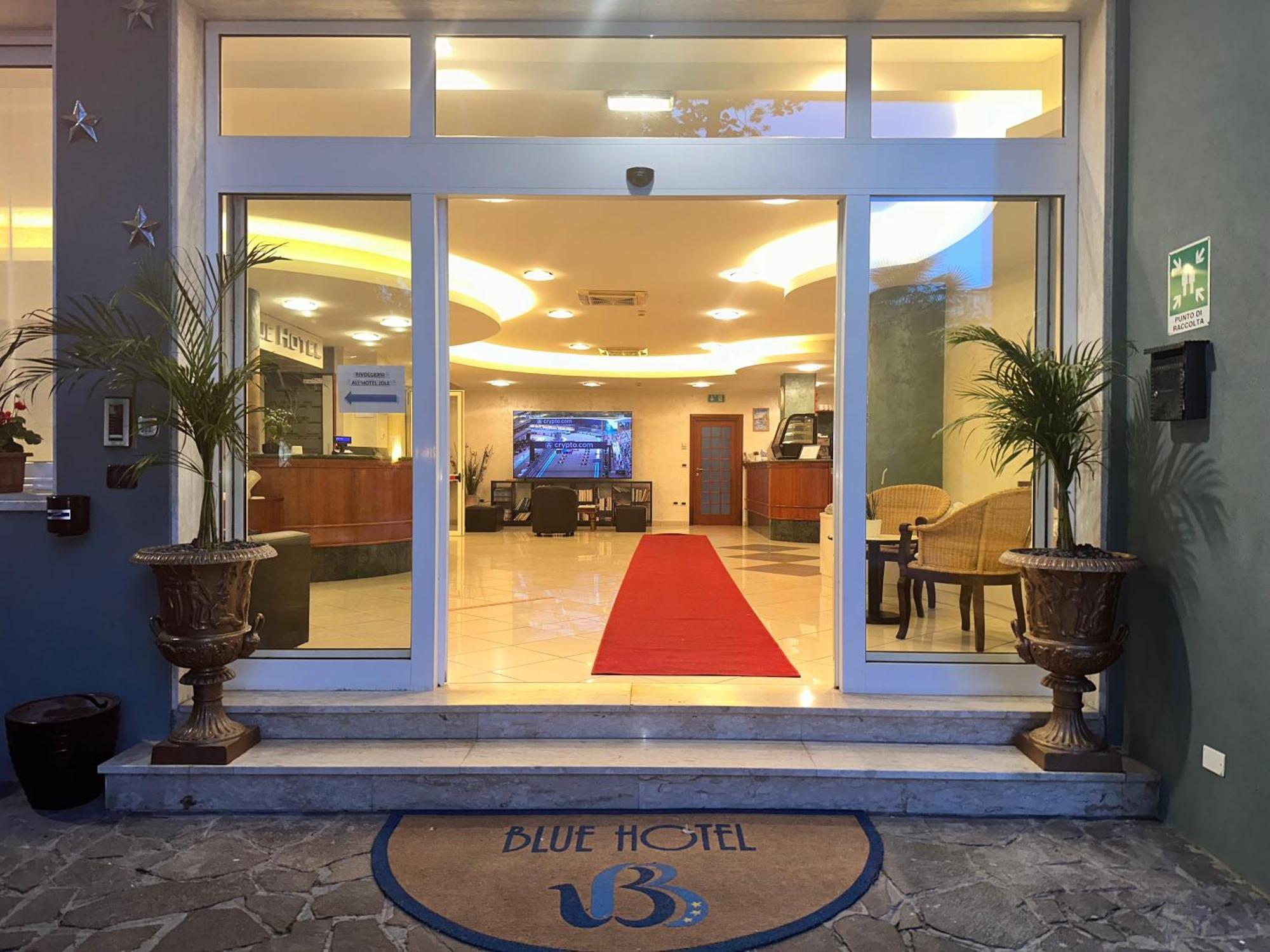 Blue Loft Hotel تْشيزيناتيكو المظهر الخارجي الصورة