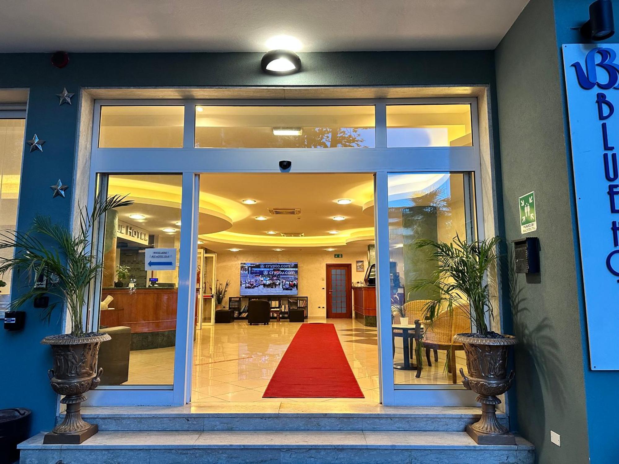 Blue Loft Hotel تْشيزيناتيكو المظهر الخارجي الصورة