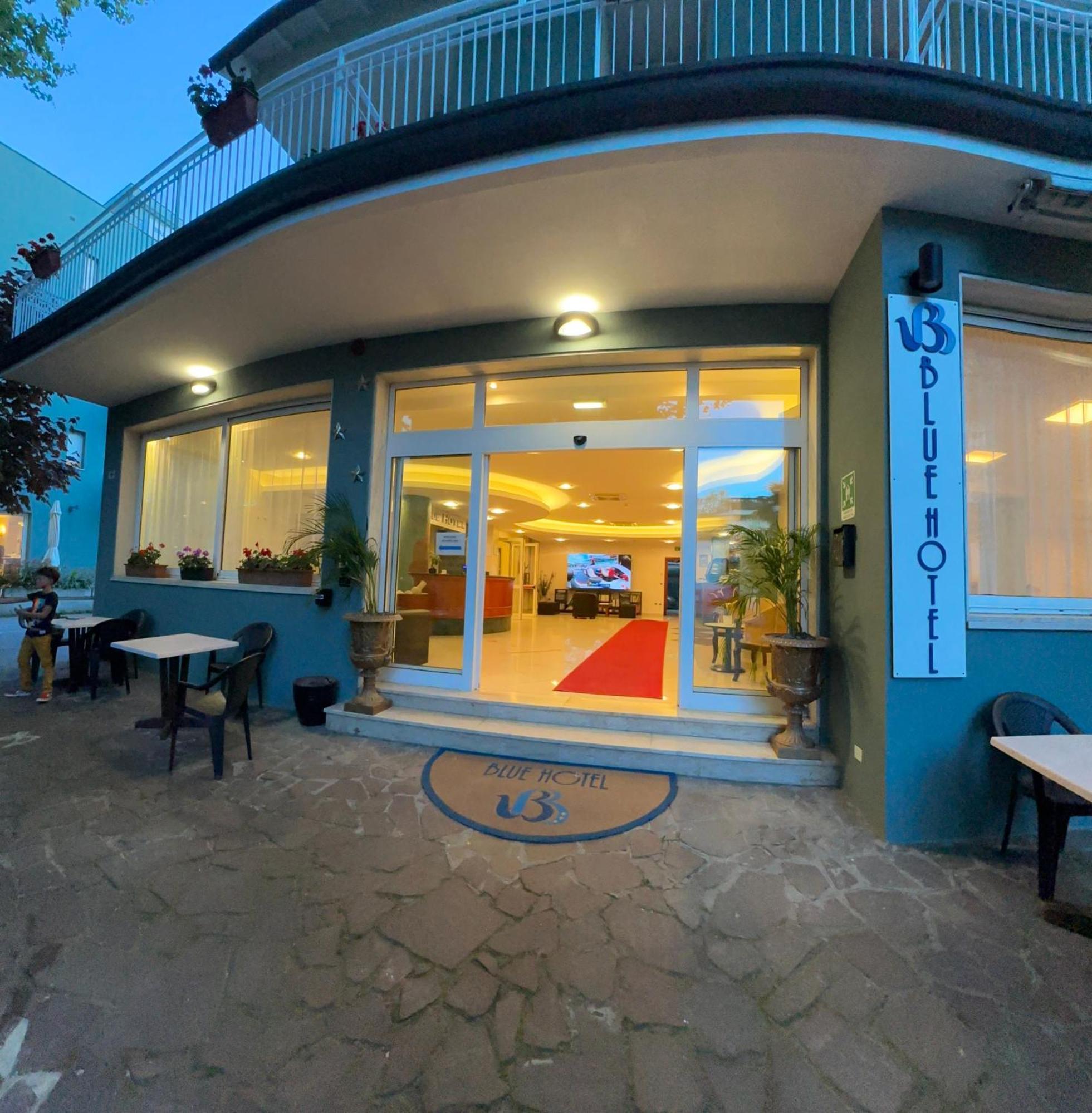 Blue Loft Hotel تْشيزيناتيكو المظهر الخارجي الصورة